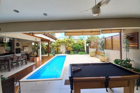 Casa à venda com 313m², 4 quartos e 6 vagas Casa à venda com 313m², 4 quartos e 6 vagasVista da Sala de Jantar