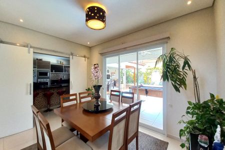 Casa à venda com 313m², 4 quartos e 6 vagas Casa à venda com 313m², 4 quartos e 6 vagasSala de Jantar