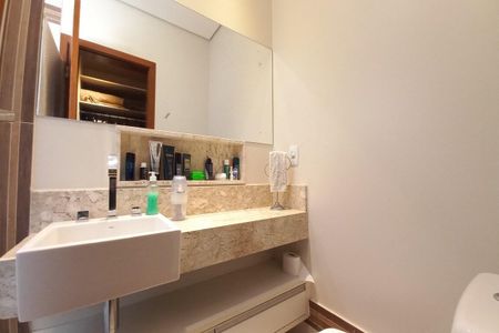 Casa à venda com 313m², 4 quartos e 6 vagas Casa à venda com 313m², 4 quartos e 6 vagasBanheiro da Suíte 2