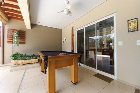 Casa à venda com 313m², 4 quartos e 6 vagas Casa à venda com 313m², 4 quartos e 6 vagasEspaço Gourmet