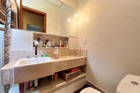 Casa à venda com 313m², 4 quartos e 6 vagas Casa à venda com 313m², 4 quartos e 6 vagasBanheiro da Suíte 3