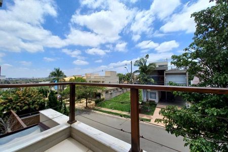 Casa à venda com 313m², 4 quartos e 6 vagas Casa à venda com 313m², 4 quartos e 6 vagasVaranda da Suíte 3