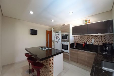 Casa à venda com 313m², 4 quartos e 6 vagas Casa à venda com 313m², 4 quartos e 6 vagasCozinha