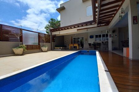 Casa à venda com 313m², 4 quartos e 6 vagas Casa à venda com 313m², 4 quartos e 6 vagasÁrea comum - Piscina