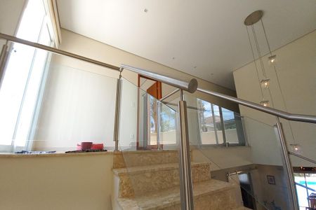 Casa à venda com 313m², 4 quartos e 6 vagas Casa à venda com 313m², 4 quartos e 6 vagasEscada