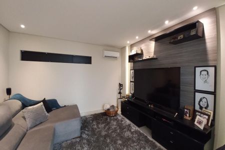 Casa à venda com 313m², 4 quartos e 6 vagas Casa à venda com 313m², 4 quartos e 6 vagasSala de TV