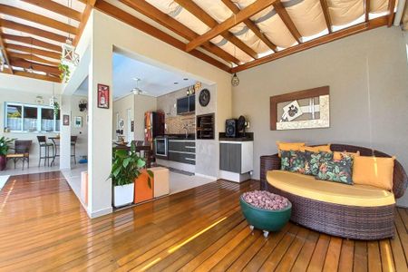 Casa à venda com 313m², 4 quartos e 6 vagas Casa à venda com 313m², 4 quartos e 6 vagasÁrea comum