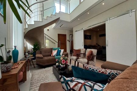 Casa à venda com 313m², 4 quartos e 6 vagas Casa à venda com 313m², 4 quartos e 6 vagasSala