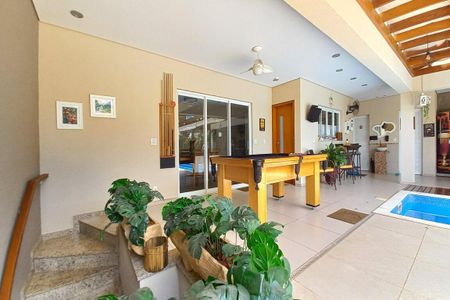 Casa à venda com 313m², 4 quartos e 6 vagas Casa à venda com 313m², 4 quartos e 6 vagasEspaço Gourmet