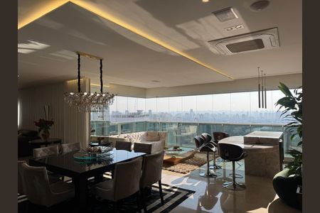 Apartamento à venda com 3 quartos, 218m² em Vila Regente Feijó, São Paulo