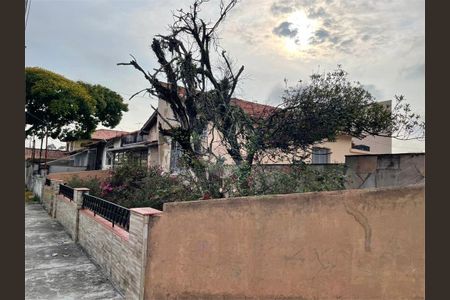 Casa à venda com 130m², 2 quartos e 6 vagas