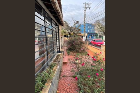 Casa à venda com 130m², 2 quartos e 6 vagas