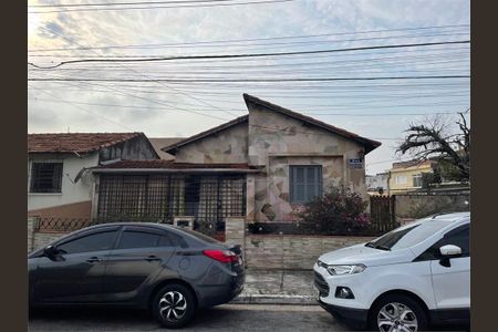 Casa à venda com 130m², 2 quartos e 6 vagas