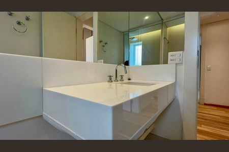 Apartamento para alugar com 230m², 2 quartos e 3 vagasBanheiro