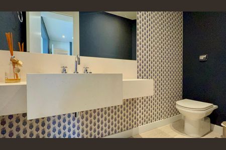 Apartamento para alugar com 230m², 2 quartos e 3 vagasLavabo