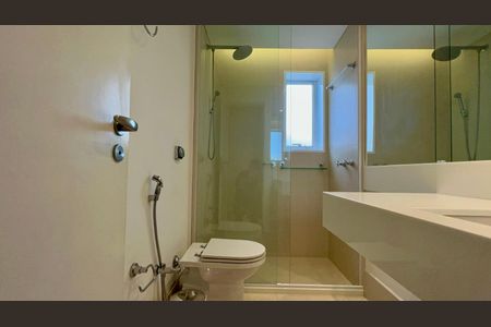 Apartamento para alugar com 230m², 2 quartos e 3 vagasBanheiro 1 da Suite 