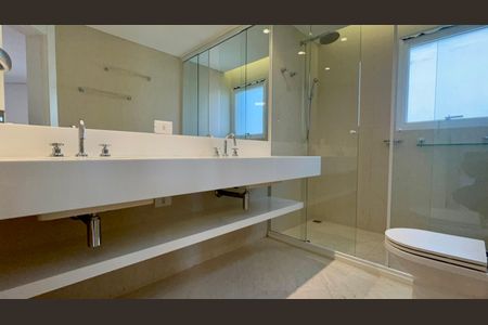 Apartamento para alugar com 230m², 2 quartos e 3 vagasBanheiro 2 da Suite 