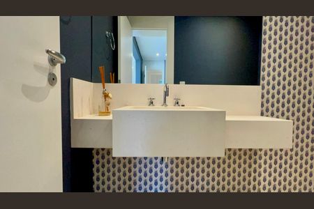 Apartamento para alugar com 230m², 2 quartos e 3 vagasLavabo