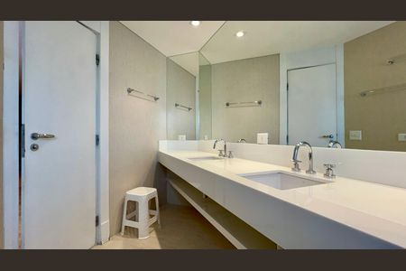 Apartamento para alugar com 230m², 2 quartos e 3 vagasBanheiro 2 da Suite 