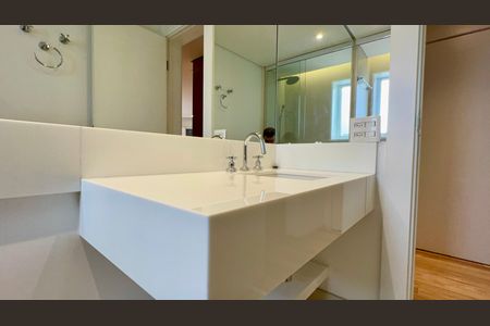 Apartamento para alugar com 230m², 2 quartos e 3 vagasBanheiro 1 da Suite 