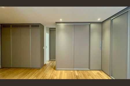 Apartamento para alugar com 230m², 2 quartos e 3 vagasSuite