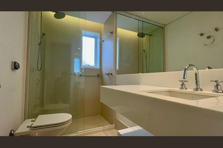 Apartamento para alugar com 230m², 2 quartos e 3 vagasBanheiro 1 da Suite 