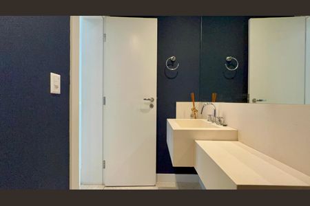 Apartamento para alugar com 230m², 2 quartos e 3 vagasLavabo