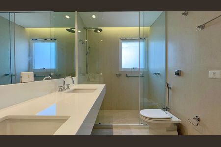 Apartamento para alugar com 230m², 2 quartos e 3 vagasBanheiro 2 da Suite 