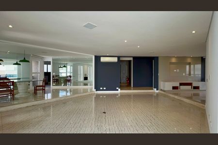 Apartamento para alugar com 230m², 2 quartos e 3 vagasSala