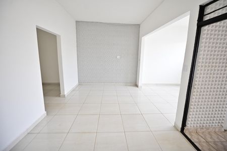 Casa para alugar com 250m², 2 quartos e 2 vagasSala
