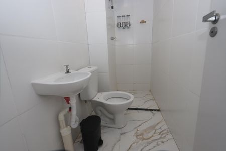Banheiro de apartamento à venda com 2 quartos, 32m² em Quinta da Paineira, São Paulo