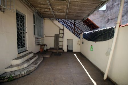 Casa à venda com 70m², 2 quartos e sem vagaQuintal