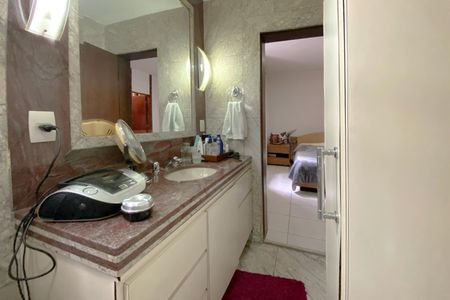 Apartamento à venda com 296m², 4 quartos e 2 vagasBanheiro da Suíte 1