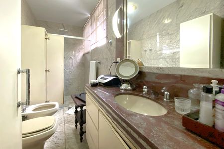 Apartamento à venda com 296m², 4 quartos e 2 vagasBanheiro da Suíte 1