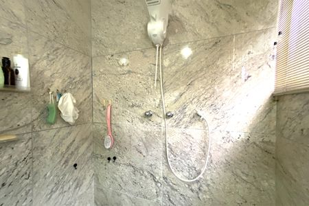 Apartamento à venda com 296m², 4 quartos e 2 vagasBanheiro da Suíte 1