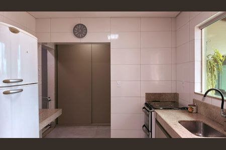 Casa à venda com 600m², 3 quartos e 2 vagasCozinha 