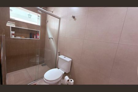 Casa à venda com 600m², 3 quartos e 2 vagasBanheiro social 