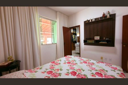 Casa à venda com 600m², 3 quartos e 2 vagasSuíte 