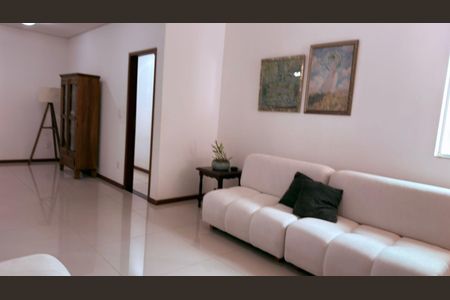 Casa à venda com 600m², 3 quartos e 2 vagasSala 