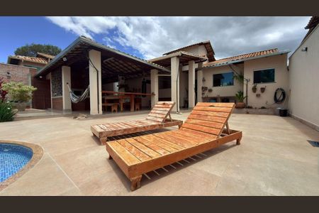 Casa à venda com 600m², 3 quartos e 2 vagasQuintal 