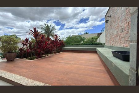 Casa à venda com 600m², 3 quartos e 2 vagasDeck 