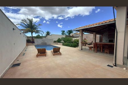 Casa à venda com 600m², 3 quartos e 2 vagasQuintal 