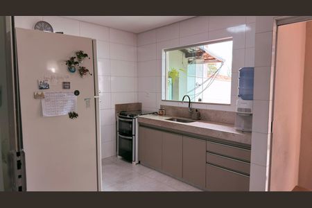 Casa à venda com 600m², 3 quartos e 2 vagasCozinha 