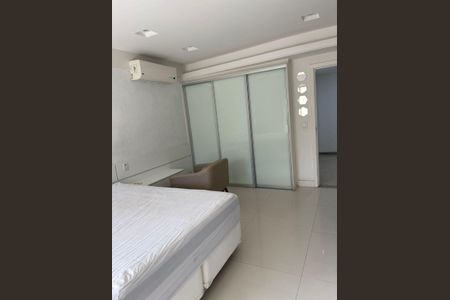 Casa de condomínio à venda com 280m², 4 quartos e 2 vagasQuarto