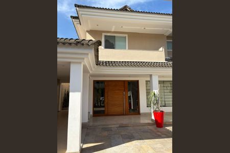 Casa de condomínio à venda com 280m², 4 quartos e 2 vagasVista