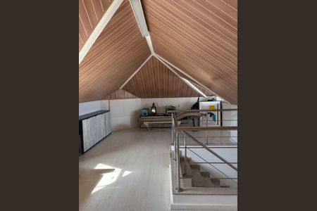 Casa de condomínio à venda com 280m², 4 quartos e 2 vagasSótão