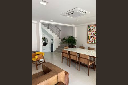 Sala de casa de condomínio à venda com 4 quartos, 280m² em Recreio dos Bandeirantes, Rio de Janeiro