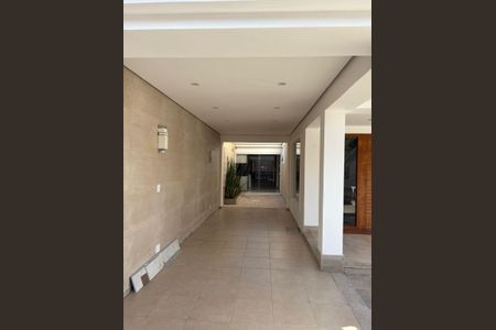 Casa de condomínio à venda com 280m², 4 quartos e 2 vagasCorredor