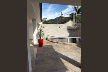 Casa de condomínio à venda com 280m², 4 quartos e 2 vagasQuintal