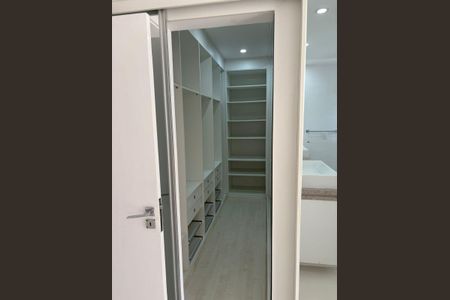 Casa de condomínio à venda com 280m², 4 quartos e 2 vagasCloset
